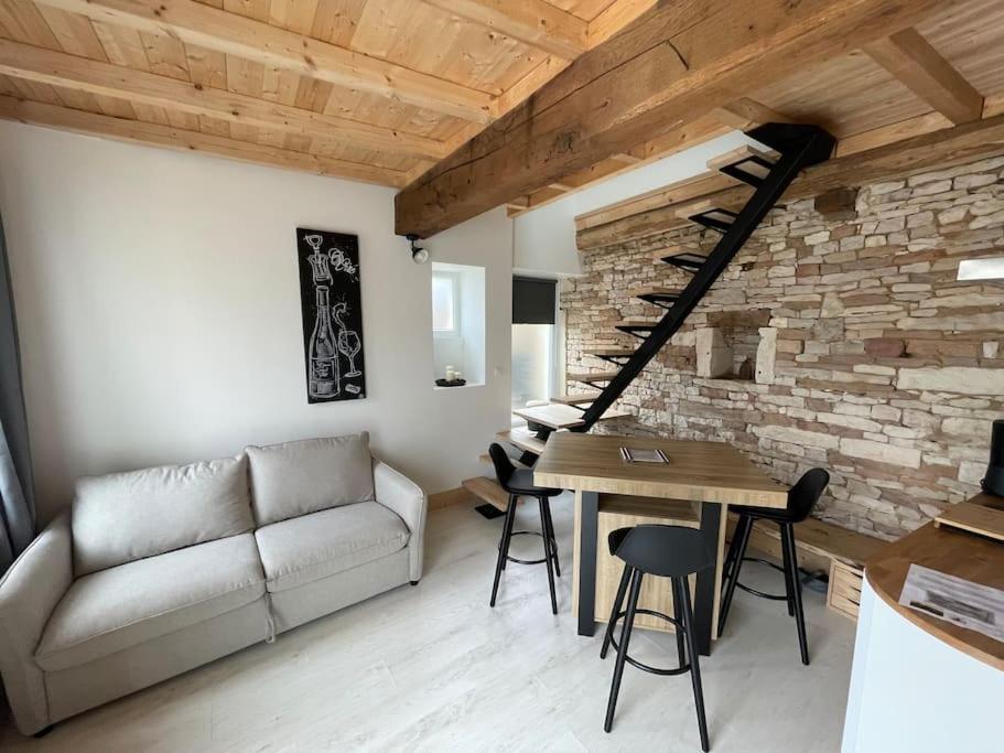 Charmante Maison De Village Viré エクステリア 写真