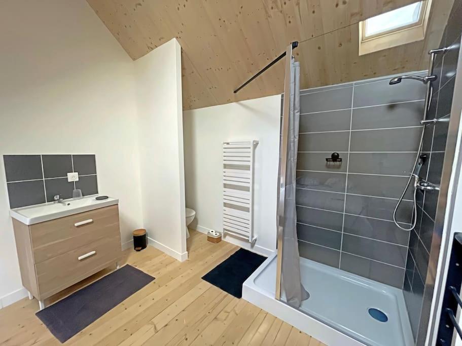 Charmante Maison De Village Viré エクステリア 写真