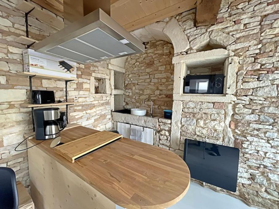 Charmante Maison De Village Viré エクステリア 写真